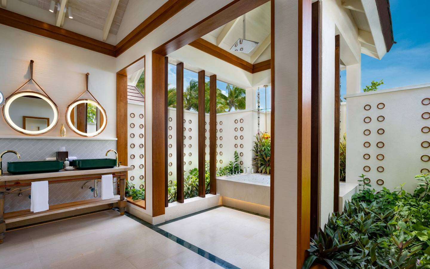 oblu-select-lobigili-sunnest-beach-pool-villa-bathroom