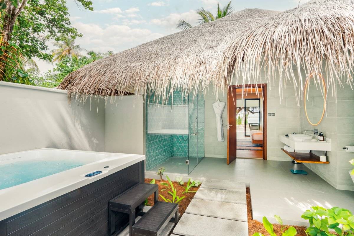 Nova Maldives, Malediven, Sunset Family Beach Villa with Private Jacuzzi, Jacuzzi