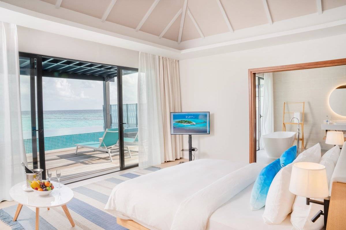 Nova Maldives, Malediven, Water Villa with Private Pool, Schlafen