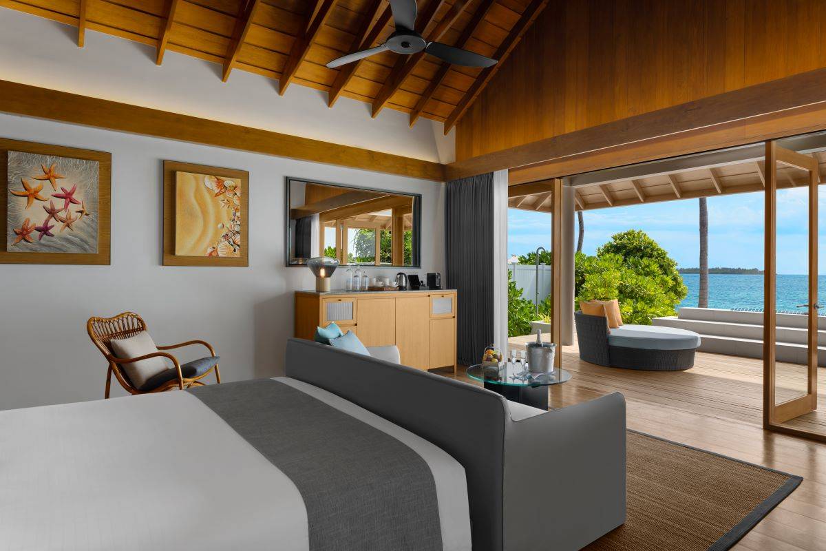 Emerald Faarufushi Resort & Spa, Malediven, Beach Villa with Pool, Schlafzimmer