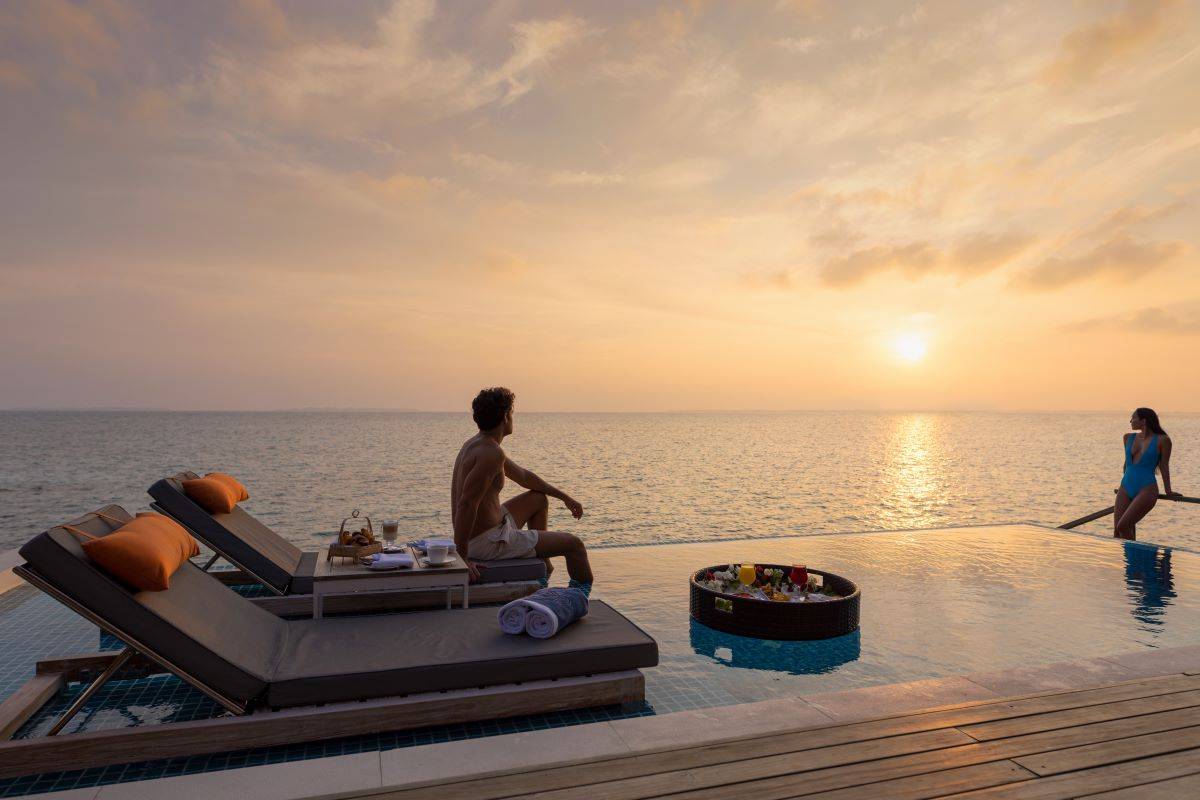 Emerald Faarufushi Resort & Spa, Malediven, Superior Water Villa with Pool, Floating Breakfast