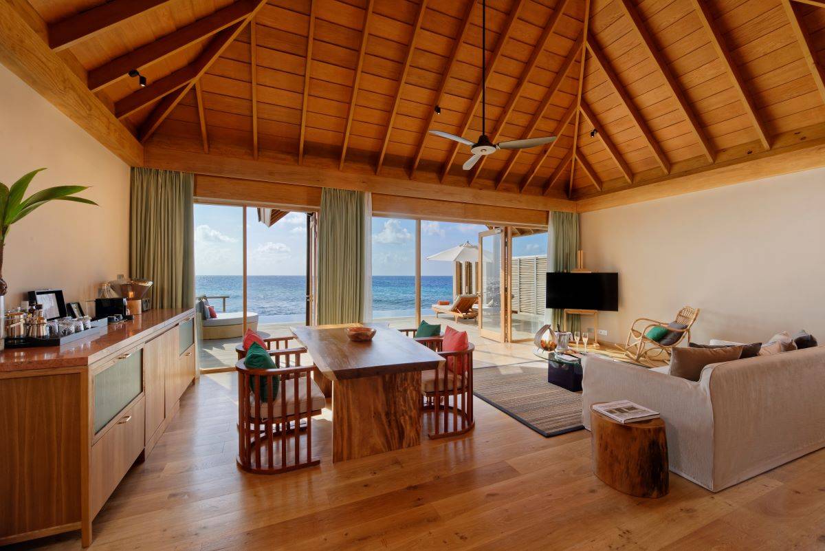 Emerald Faarufushi Resort & Spa, Malediven, Superior Water Villa with Pool, Wohnbereich
