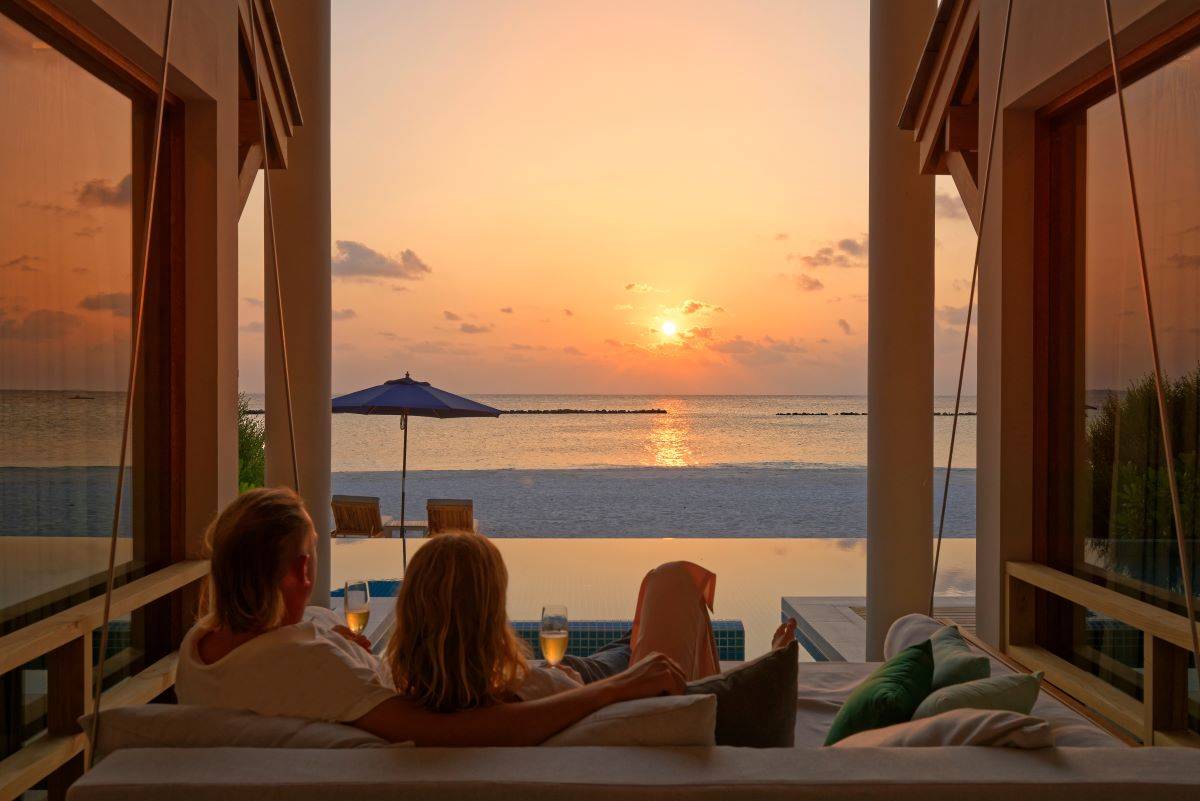 Emerald Faarufushi Resort & Spa, Malediven, Presidential Beach Villa, Sonnenuntergang