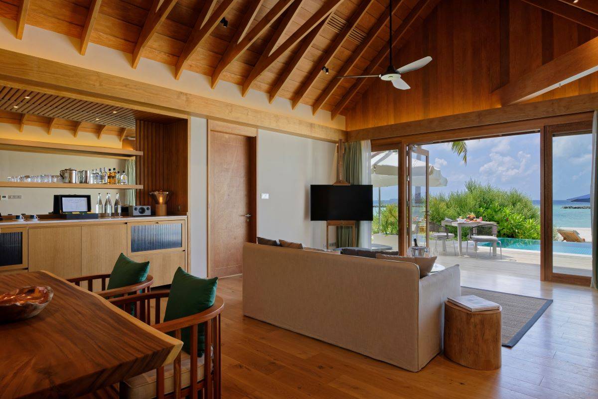 Emerald Faarufushi Resort & Spa, Malediven, Presidential Beach Villa, Essbereich und Küchenzeile