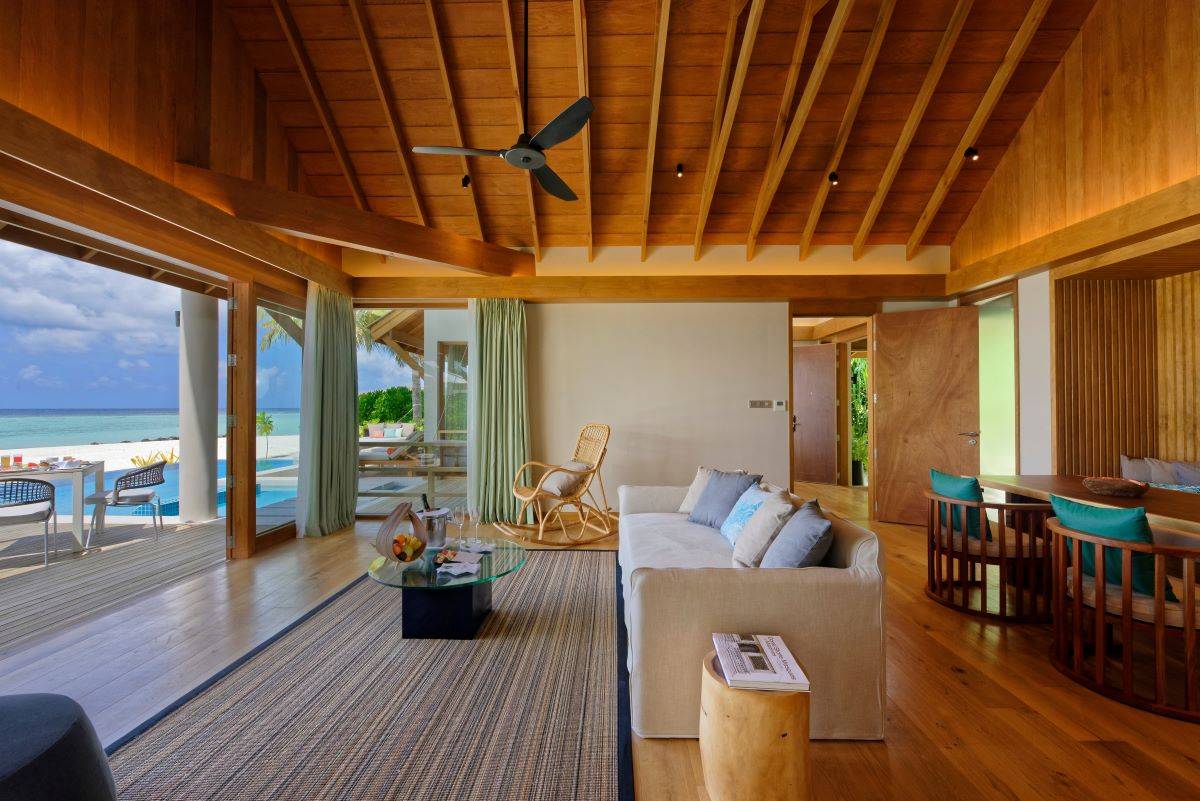 Emerald Faarufushi Resort & Spa, Malediven, Presidential Beach Villa, Wohn- und Essbereich