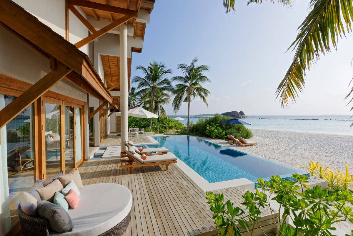 Emerald Faarufushi Resort & Spa, Malediven, Presidential Beach Villa, Terrasse, Pool und Strand
