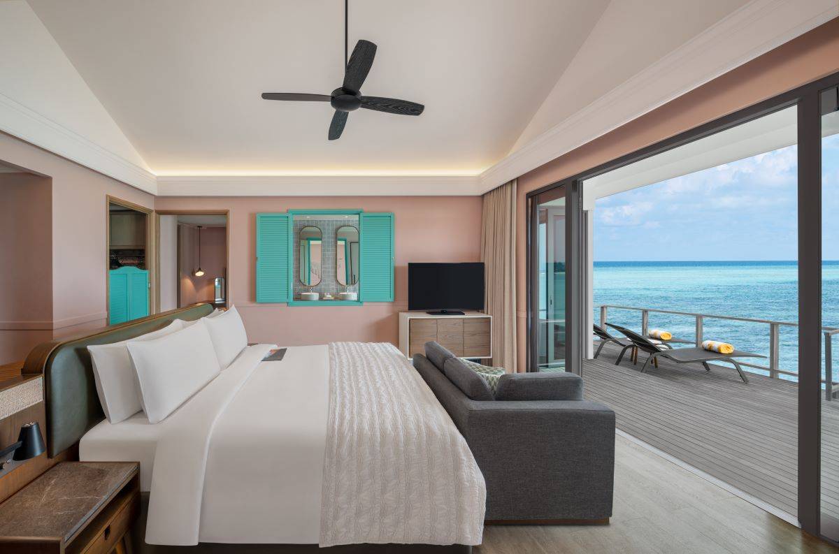Le Méridien Maldives Resort & Spa, Malediven, Sunrise Overwater Villa, Schlaf- und Wohnbereich