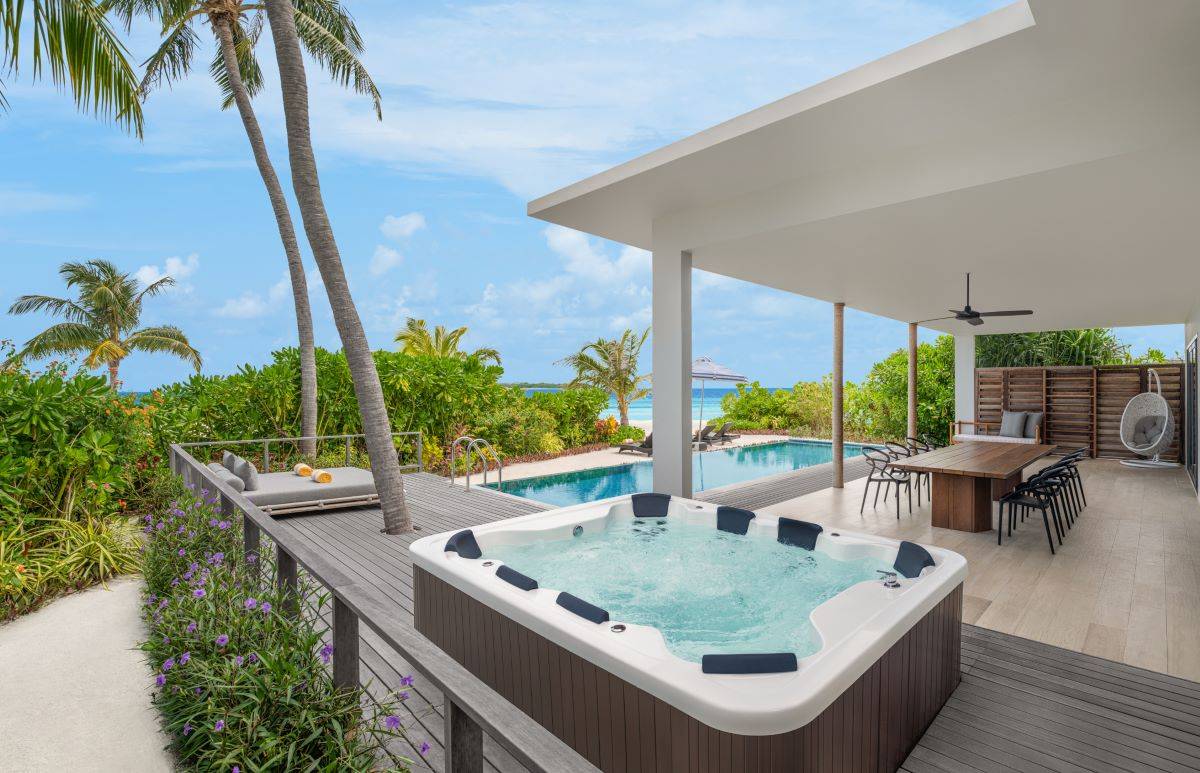 Le Méridien Resort & Spa, Malediven, Thilamaafushi Villa, Terrasse mit Whirlpool
