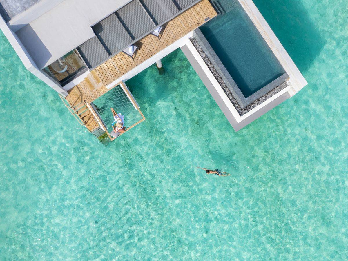 Alila Kothaifaru Maldives, Malediven, Lagoon Overwater Pool Villa, Terrasse