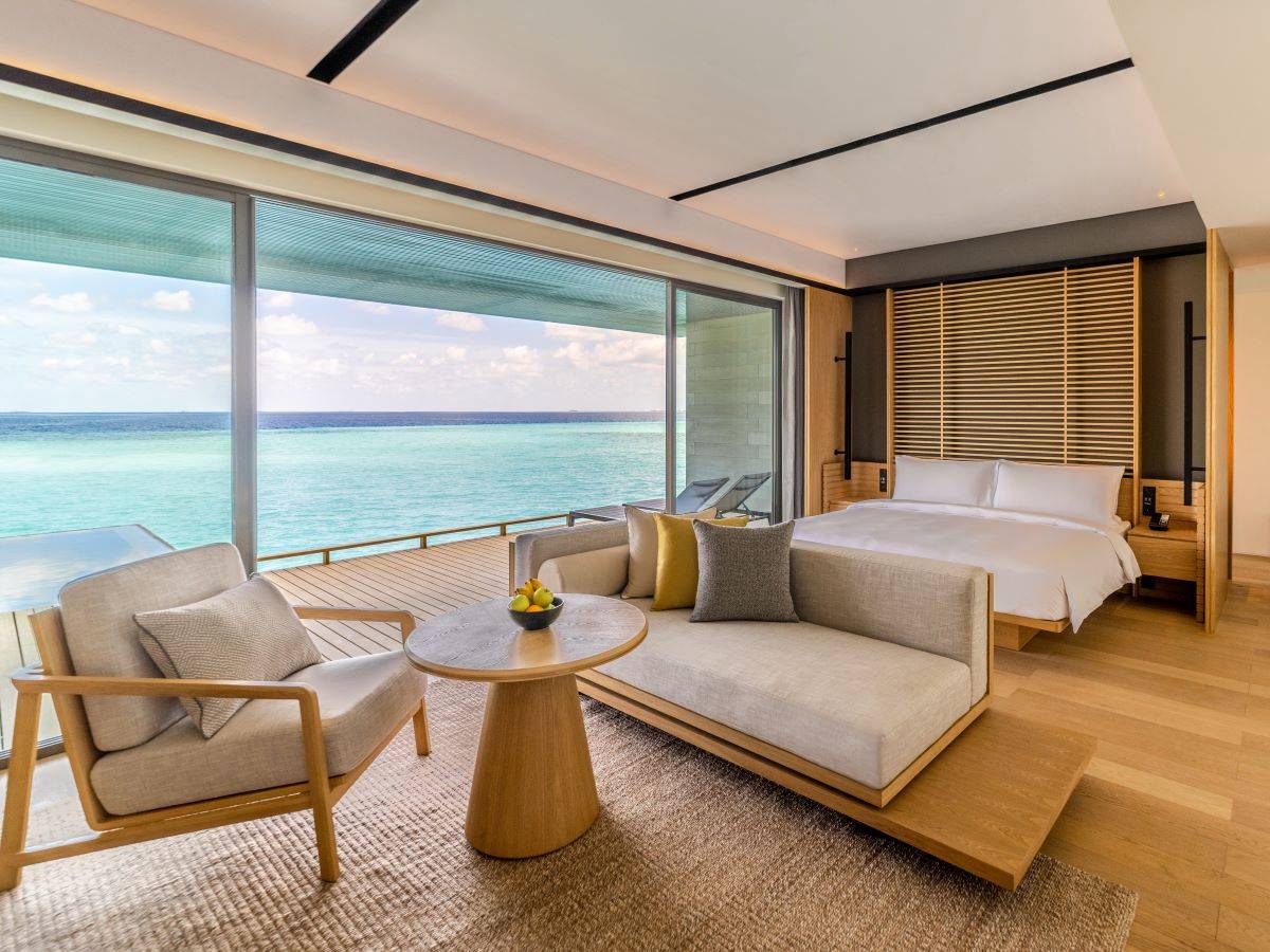 Alila Kothaifaru Maldives, Malediven, Ocean Overwater Pool Villa, Wohn- und Schlafbereich