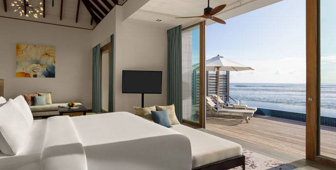 Wohnen, Overwater Villa with Private Pool - Sunset View, Radisson Blu Resort Maldives