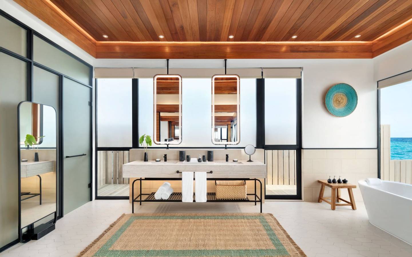 Hilton Maldives Amingiri, Two Bedroom Overwater Pool Villa, Badezimmer