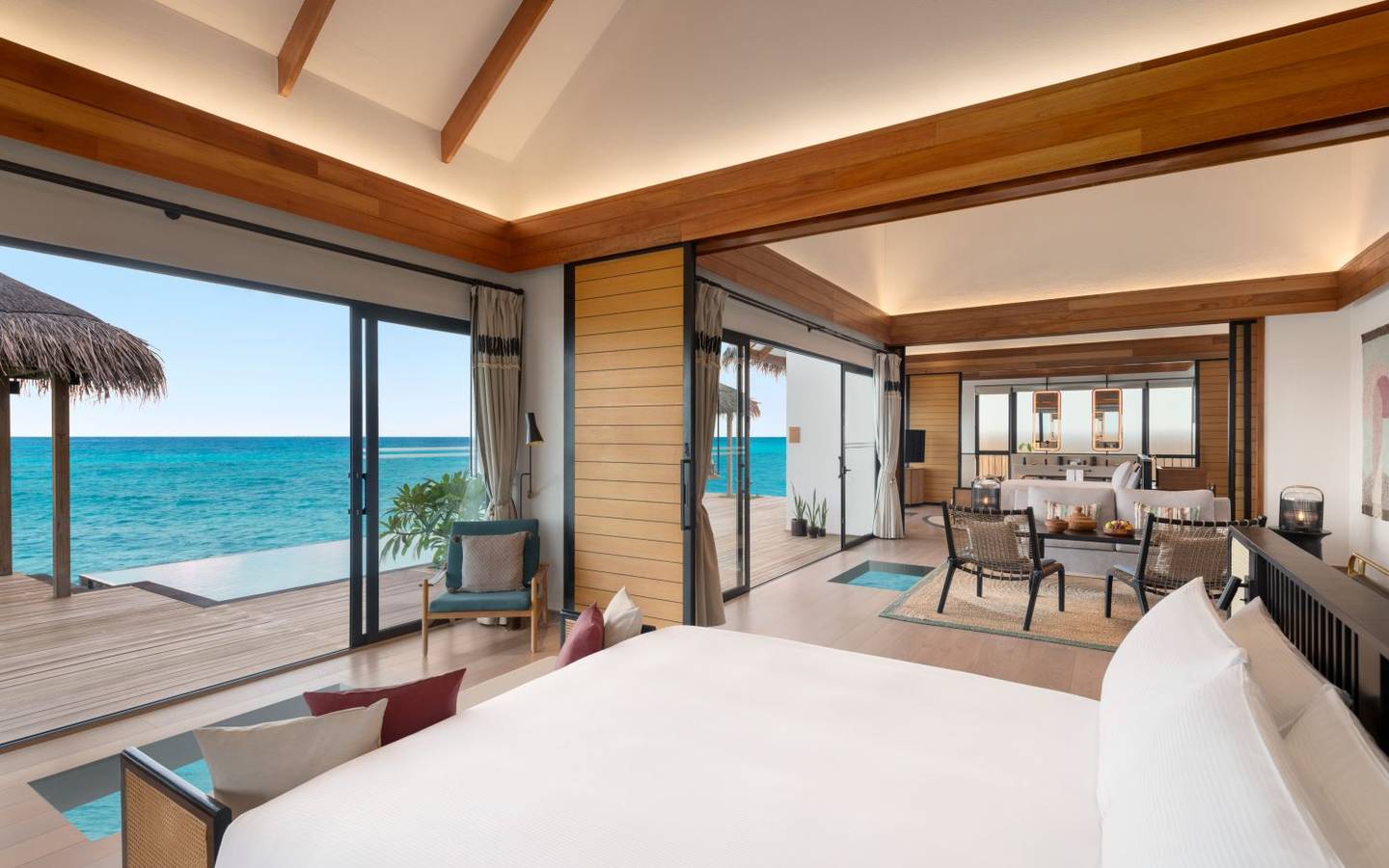 Hilton Maldives Amingiri, Two Bedroom Overwater Pool Villa, Schlafzimmer