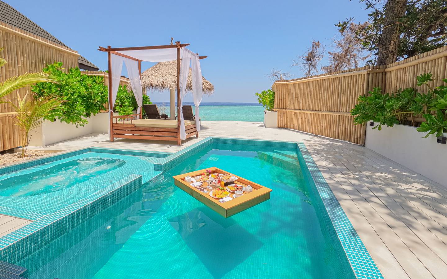 Malahini_Kuda_Bandos_Sunrise_Beach_Pool_Villa_15