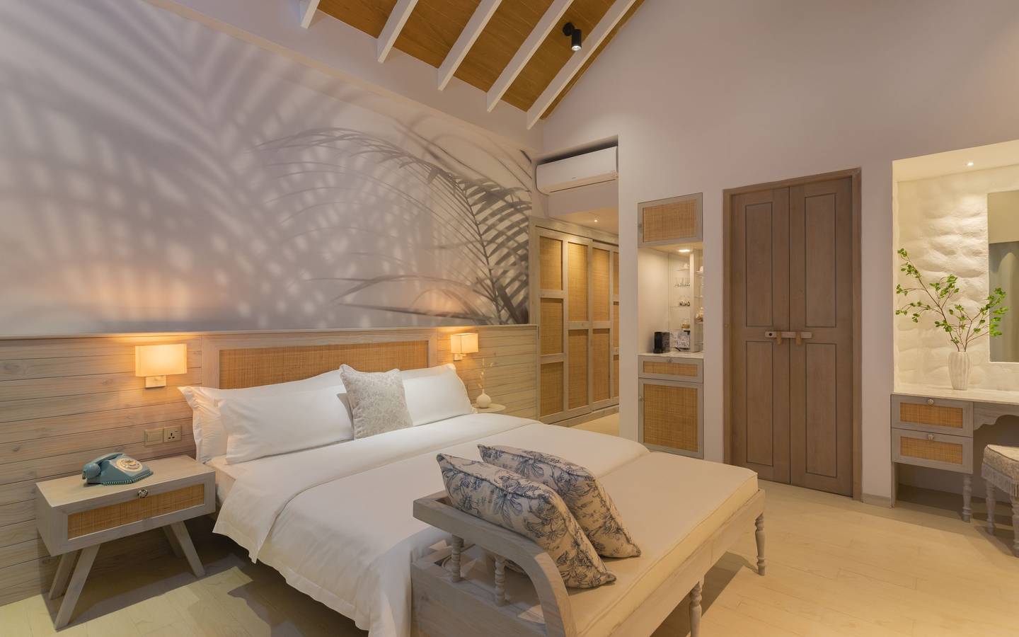 Malahini_Kuda_Bandos_Sunrise_Beach_Pool_Villa_3