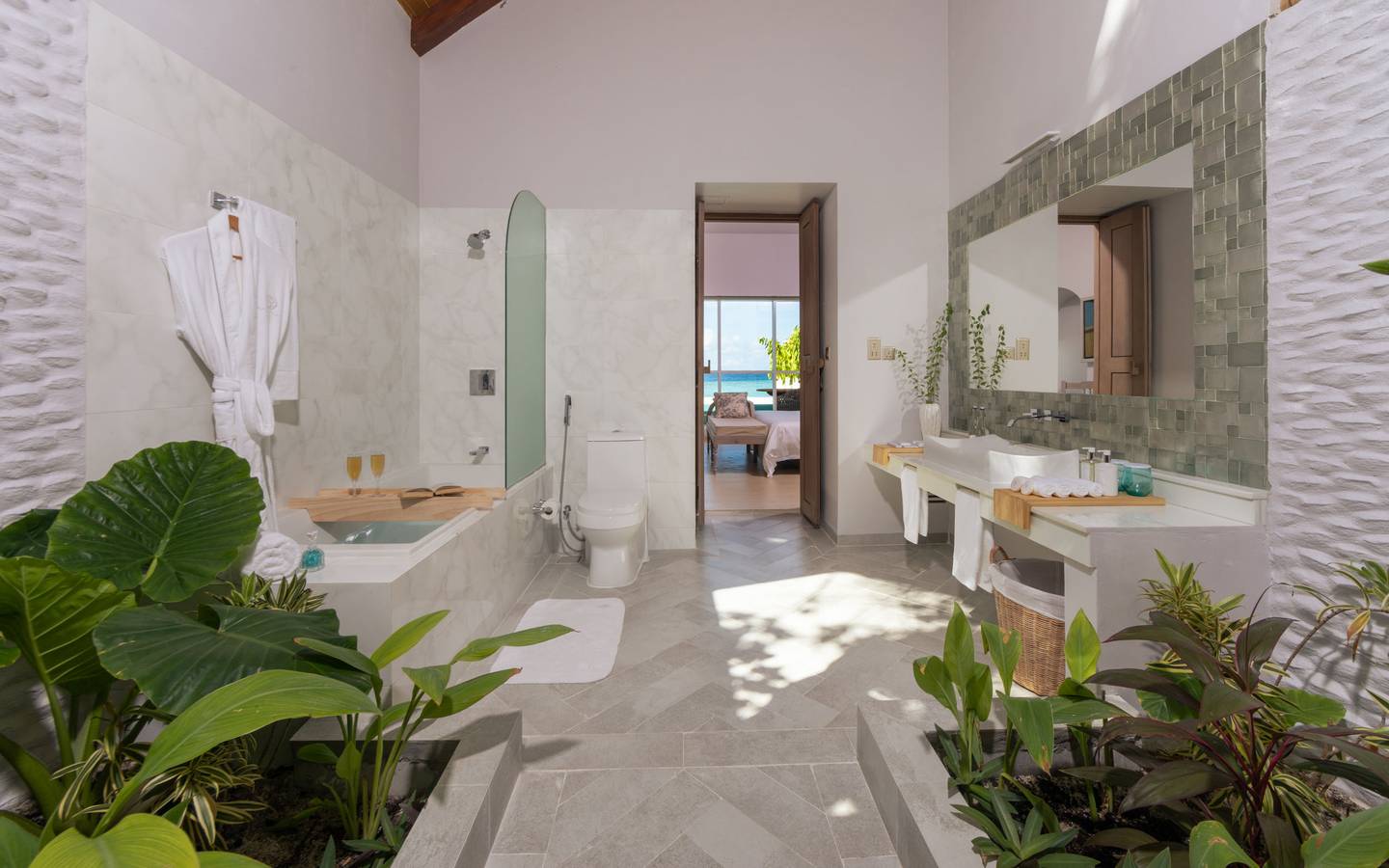 Malahini_Kuda_Bandos_Sunrise_Beach_Pool_Villa_6