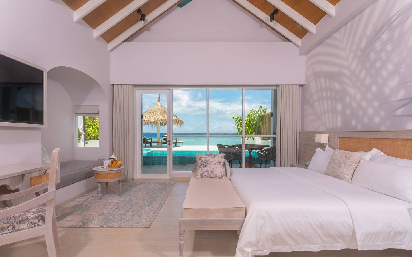 Malahini_Kuda_Bandos_Sunrise_Beach_Pool_Villa_2