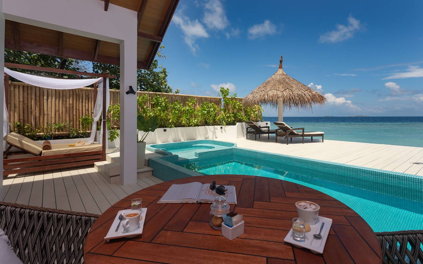 Malahini_Kuda_Bandos_Sunrise_Beach_Pool_Villa_11