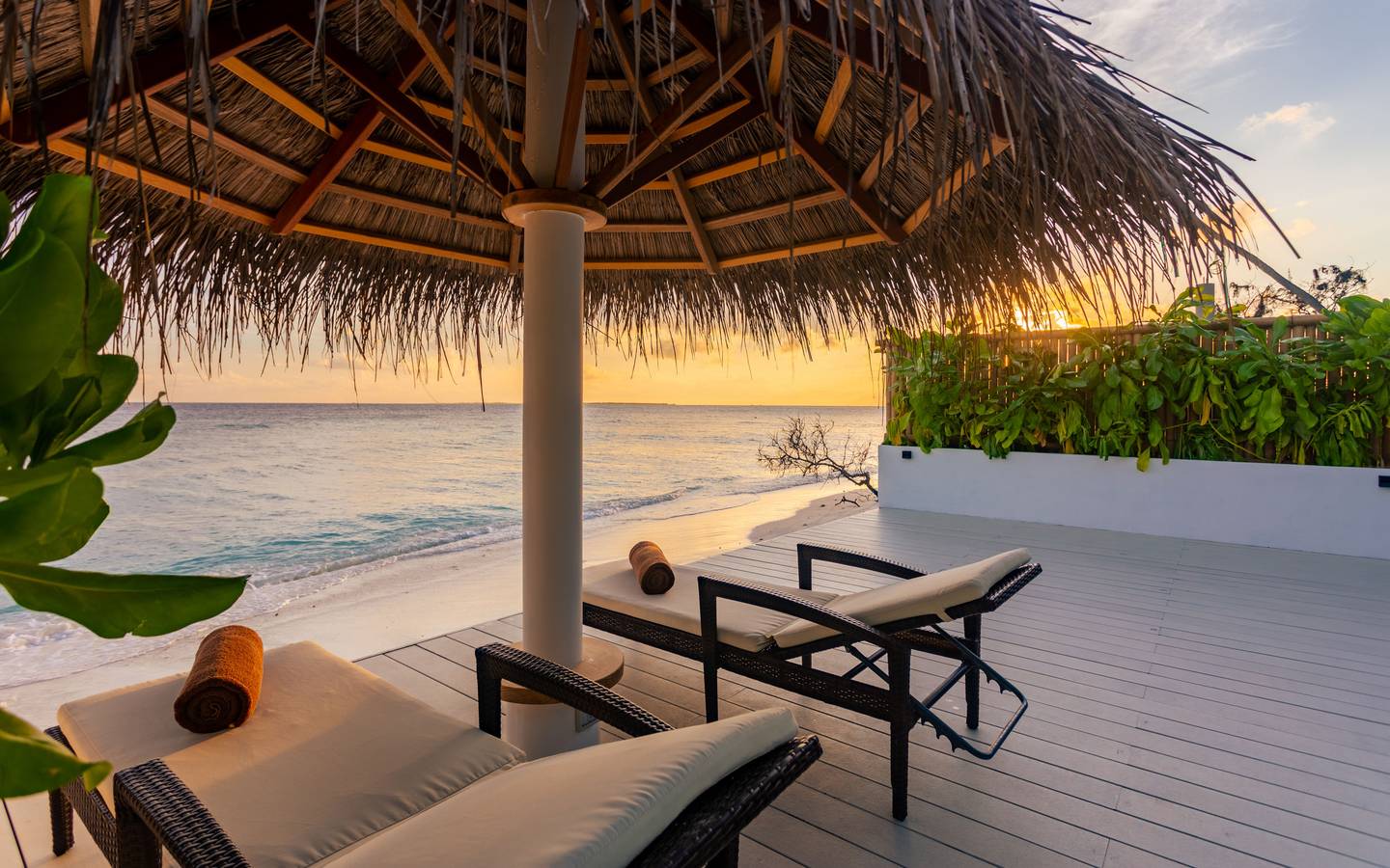 Malahini_Kuda_Bandos_Sunrise_Beach_Pool_Villa_13