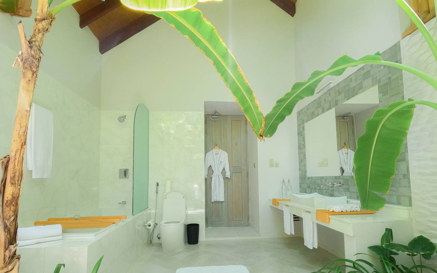 Malahini_Kuda_Bandos_Sunrise_Beach_Pool_Villa_4