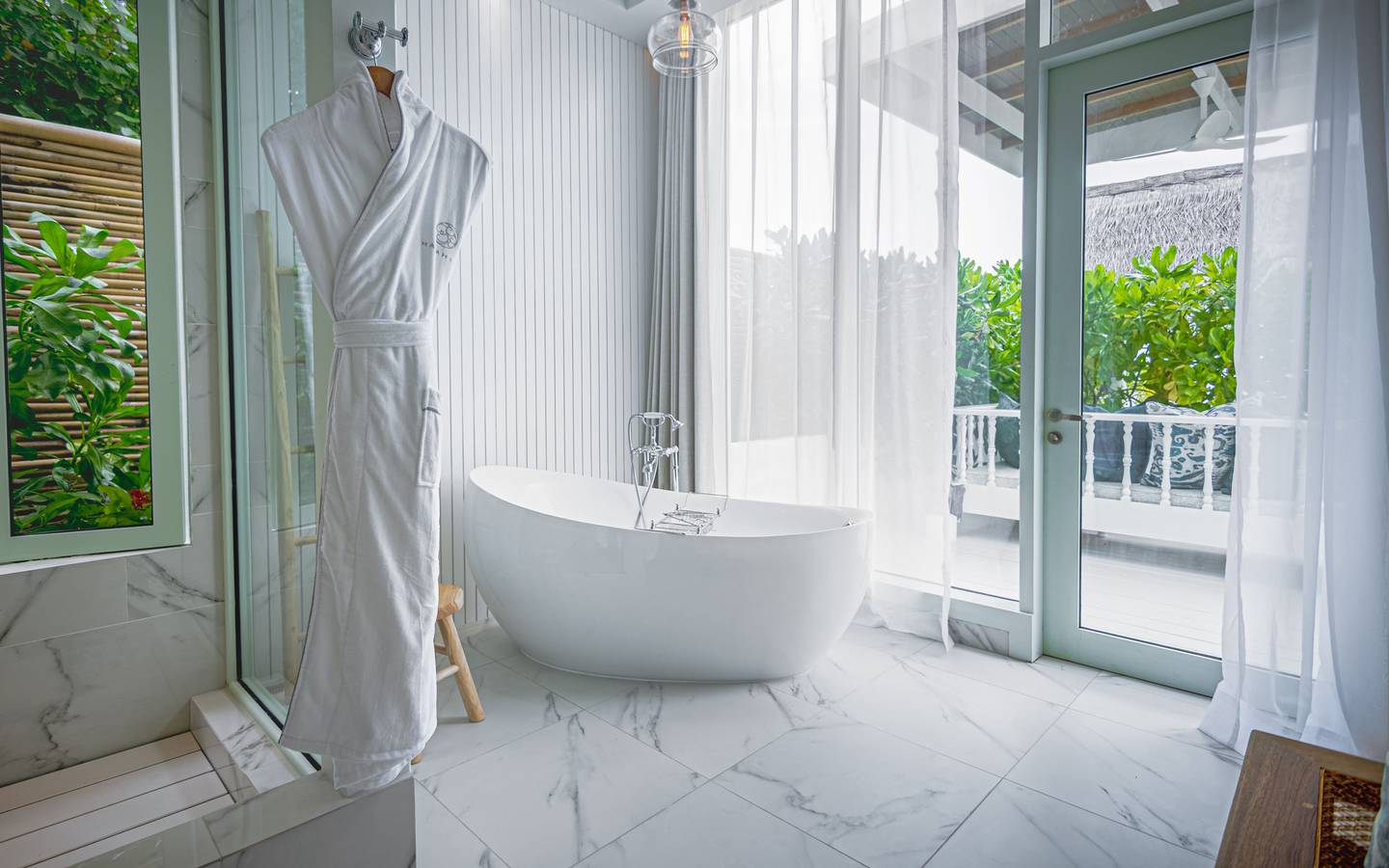 Malahini_Kuda_Bandos_Sunset_Beach_Pool_Suite_14