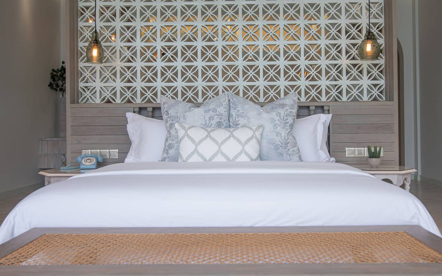 Malahini_Kuda_Bandos_Sunset_Beach_Pool_Suite_Sleeping_5