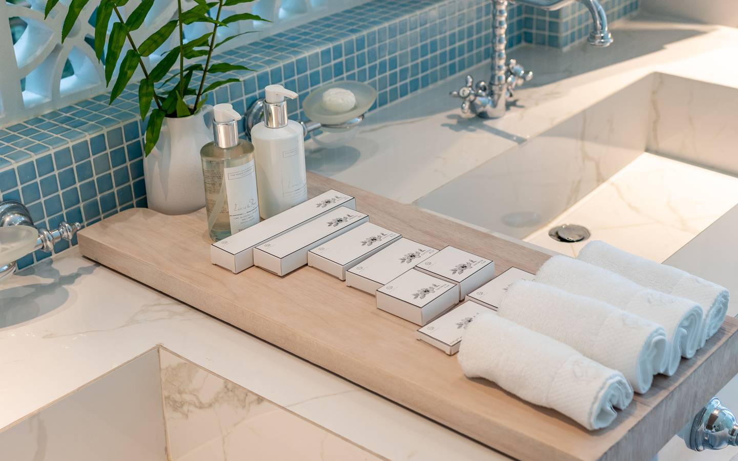 Malahini_Kuda_Bandos_Sunset_Beach_Pool_Suite_12