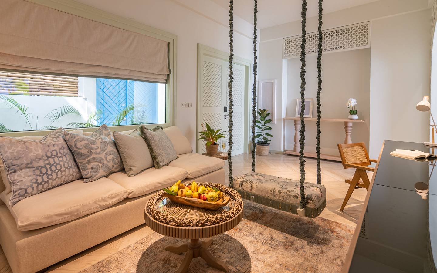 Malahini_Kuda_Bandos_Sunset_Beach_Pool_Suite_Living_3