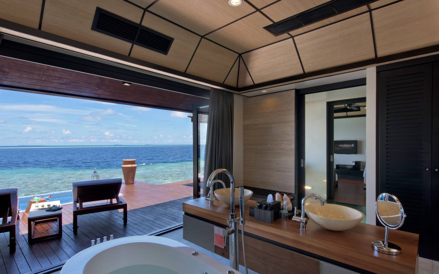 Deluxe Water Villa, Lily Beach Resort & SPA_2