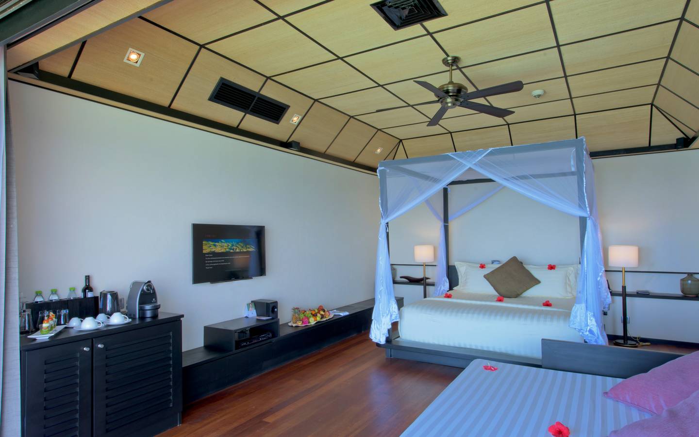 Deluxe Water Villa, Lily Beach Resort & SPA