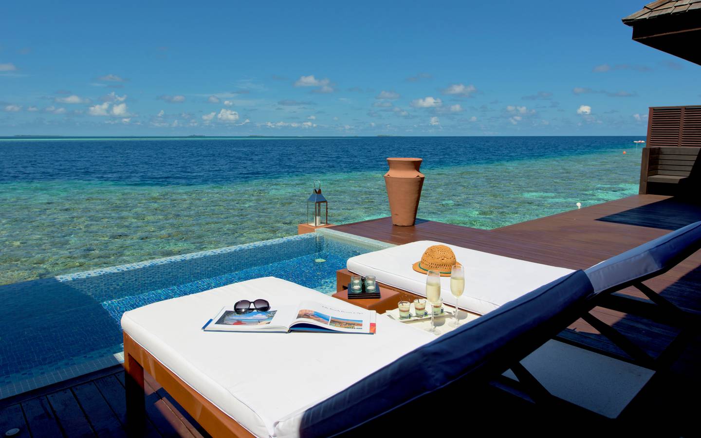 Deluxe Water Villa, Lily Beach Resort & SPA_3