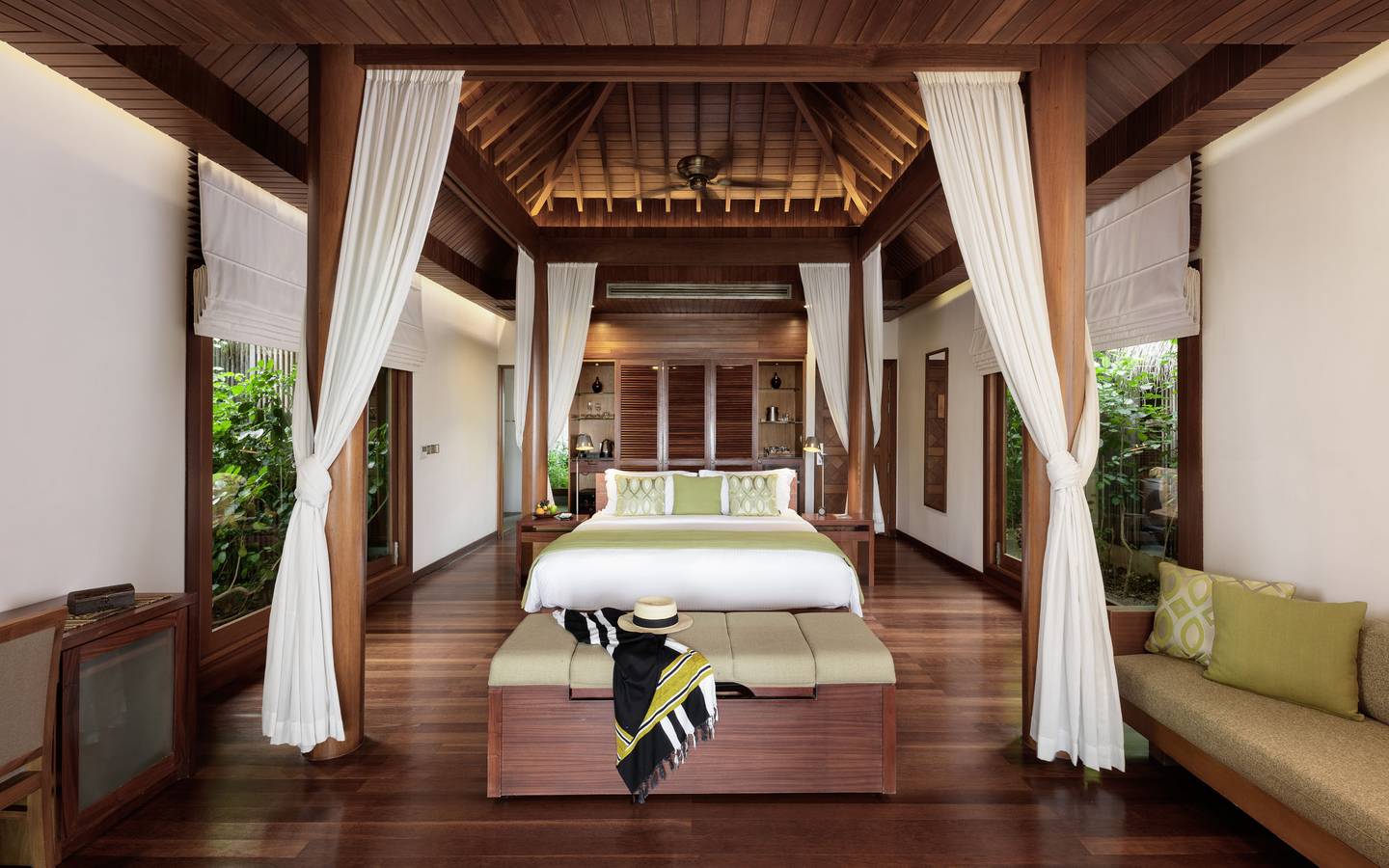 Baros_Maldives_Baros_Pool_Villa_Bathroom