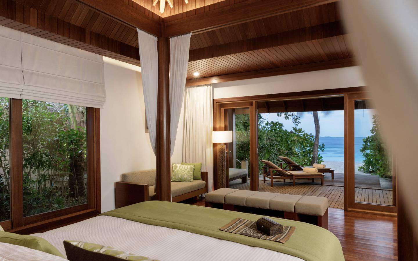 Baros_Maldives_Baros_Pool_Villa_Slepping_2