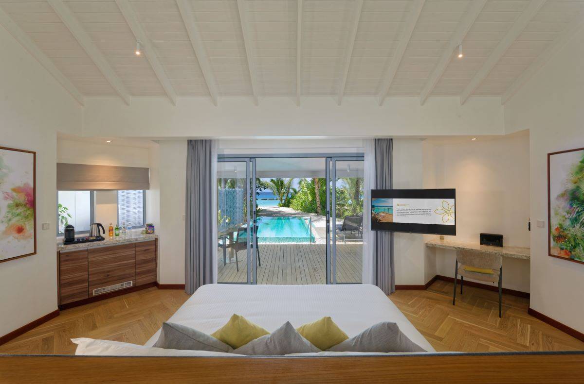 Outrigger Maldives Maafushivaru Resort, Malediven, Beach Villa with Private Pool, Schlafzimmer
