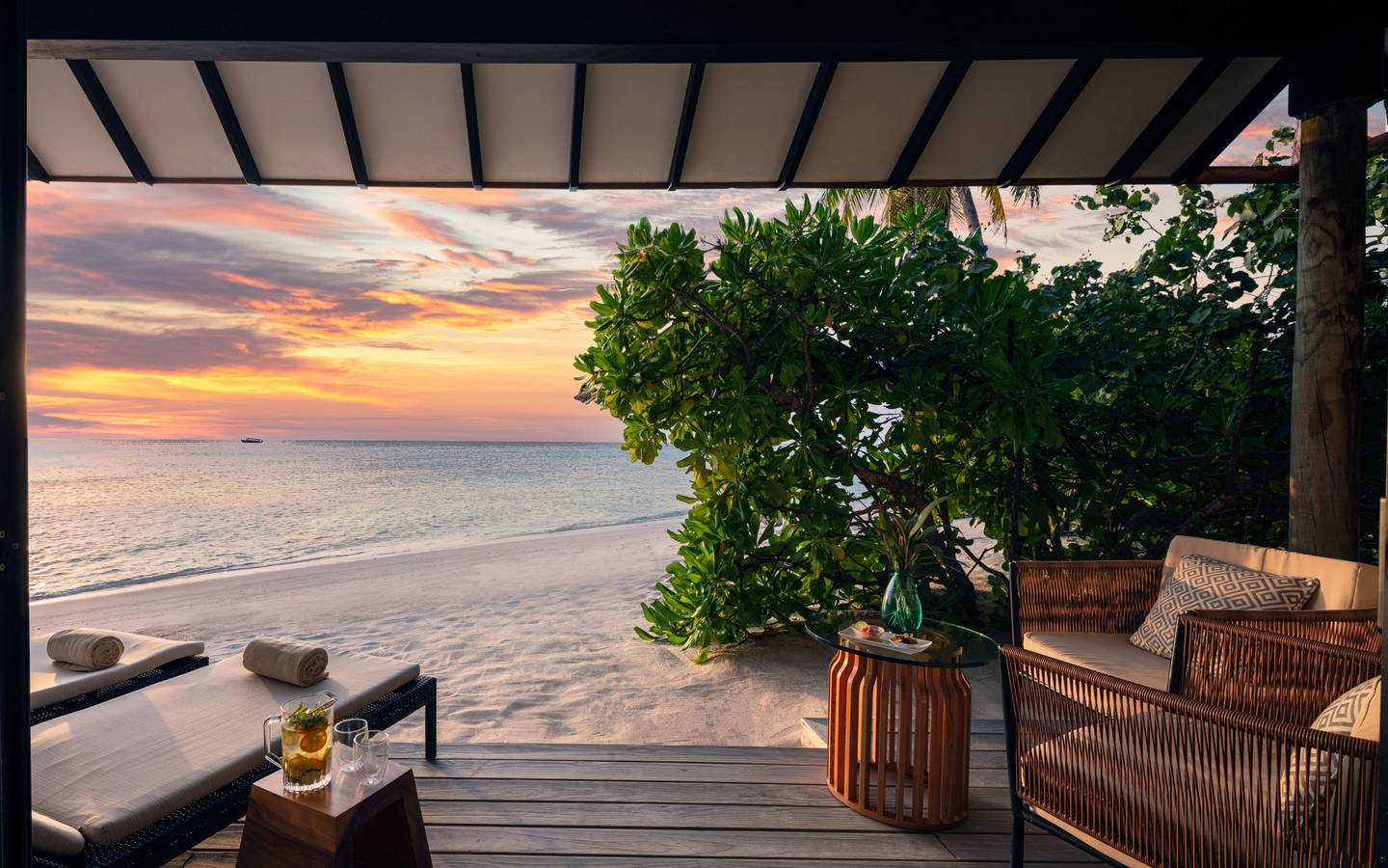 NH_Collection_Maldives_Havodda_Resort_Sunset_Beach_Villa_Terrace