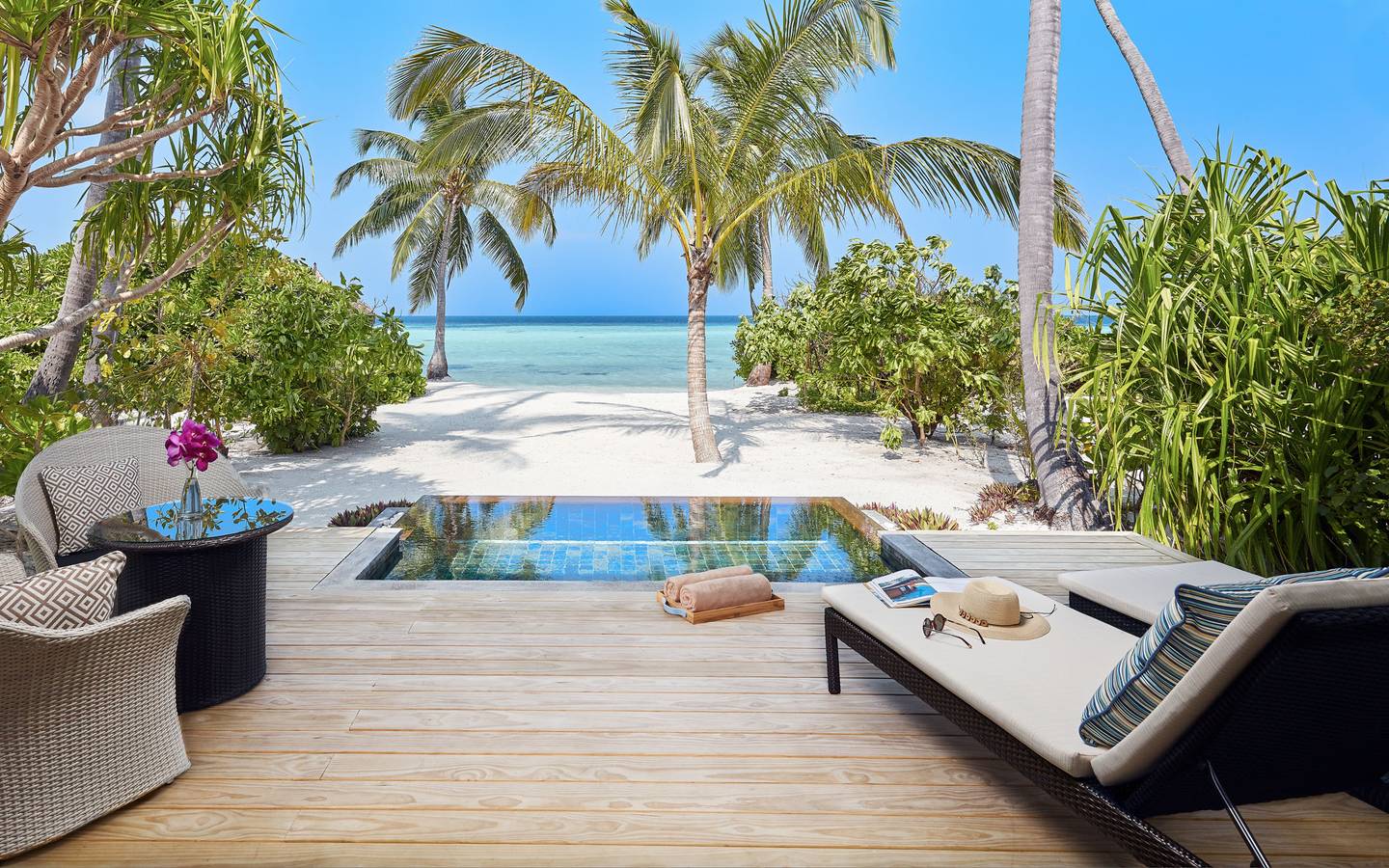 NH_Collection_Maldives_Havodda_Resort_Beach_Pool_Villa_View