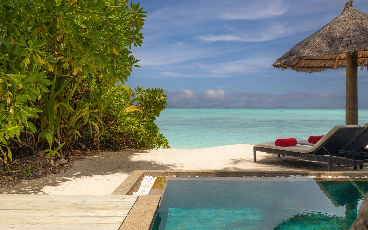NH_Collection_Maldives_Havodda_Resort_Guest_Room_Sunset_Beach_Pool_Villa_Sunbeds_Full