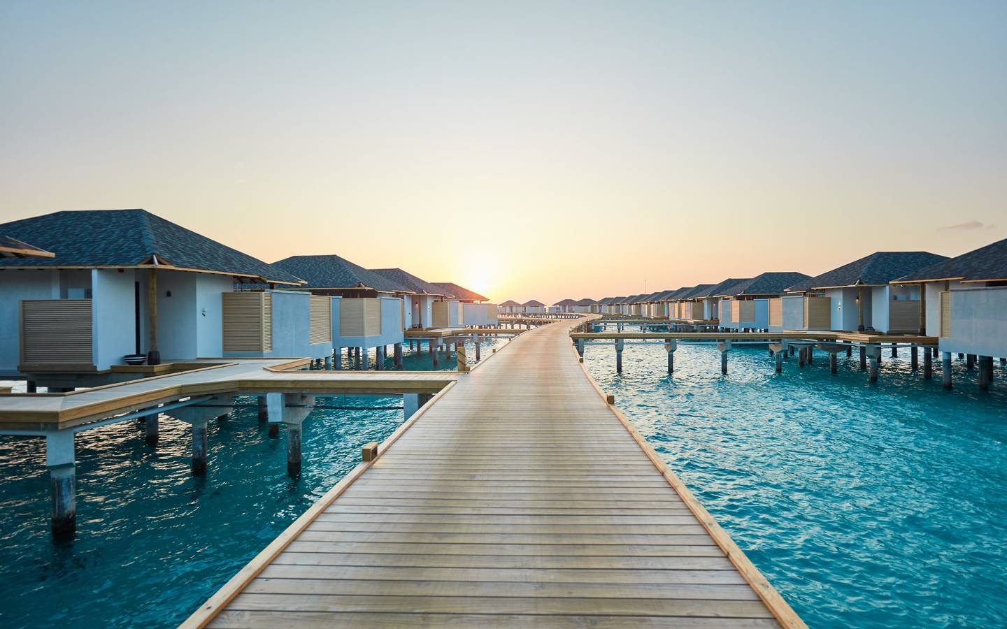 NH_Collection_Maldives_Havodda_Resort_Overwater_Villa_Walkway