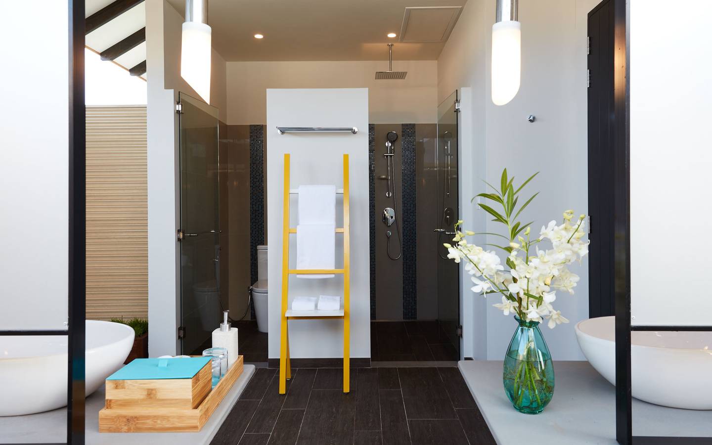 NH_Collection_Maldives_Havodda_Resort_Over_Water_Pool_Suite_Bathroom