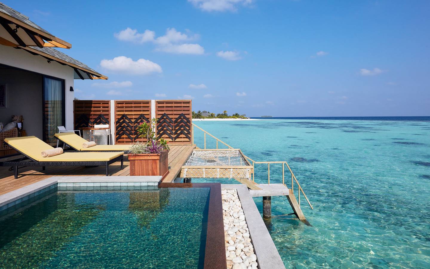 NH_Collection_Maldives_Havodda_Resort_Over_Water_Pool_Suite_3