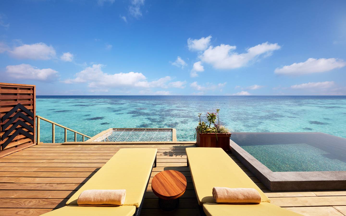 NH_Collection_Maldives_Havodda_Resort_Over_Water_Pool_Suite_4