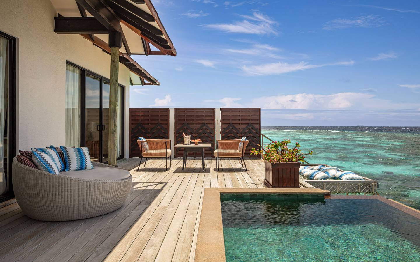 NH_Collection_Maldives_Havodda_Resort_Guest_Room_Over_Water_Pool_Suite_Terrace