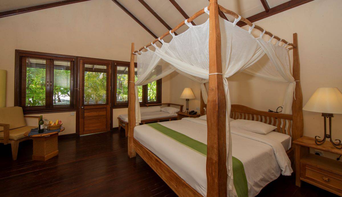Filitheyo Island Resort, Deluxe Villa, Schlafzimmer mit Extrabett