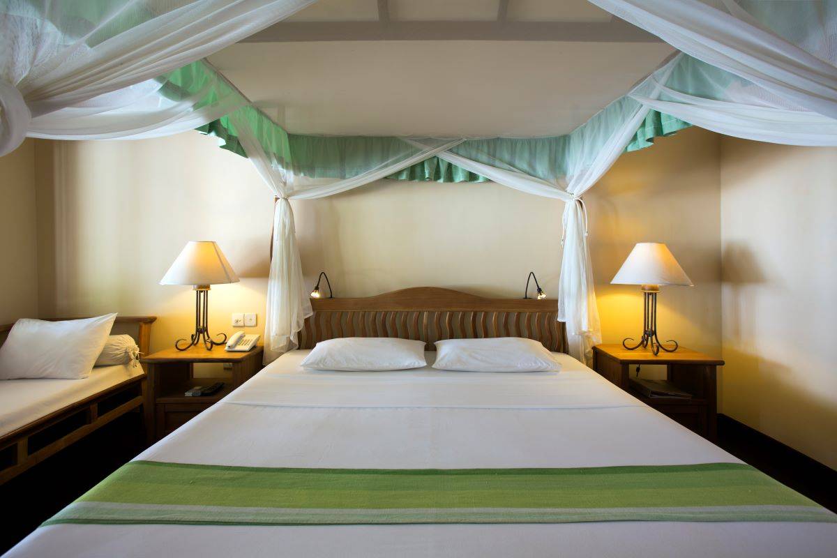 Filitheyo Island Resort, Deluxe Villa, Schlafzimmer, Himmelbett