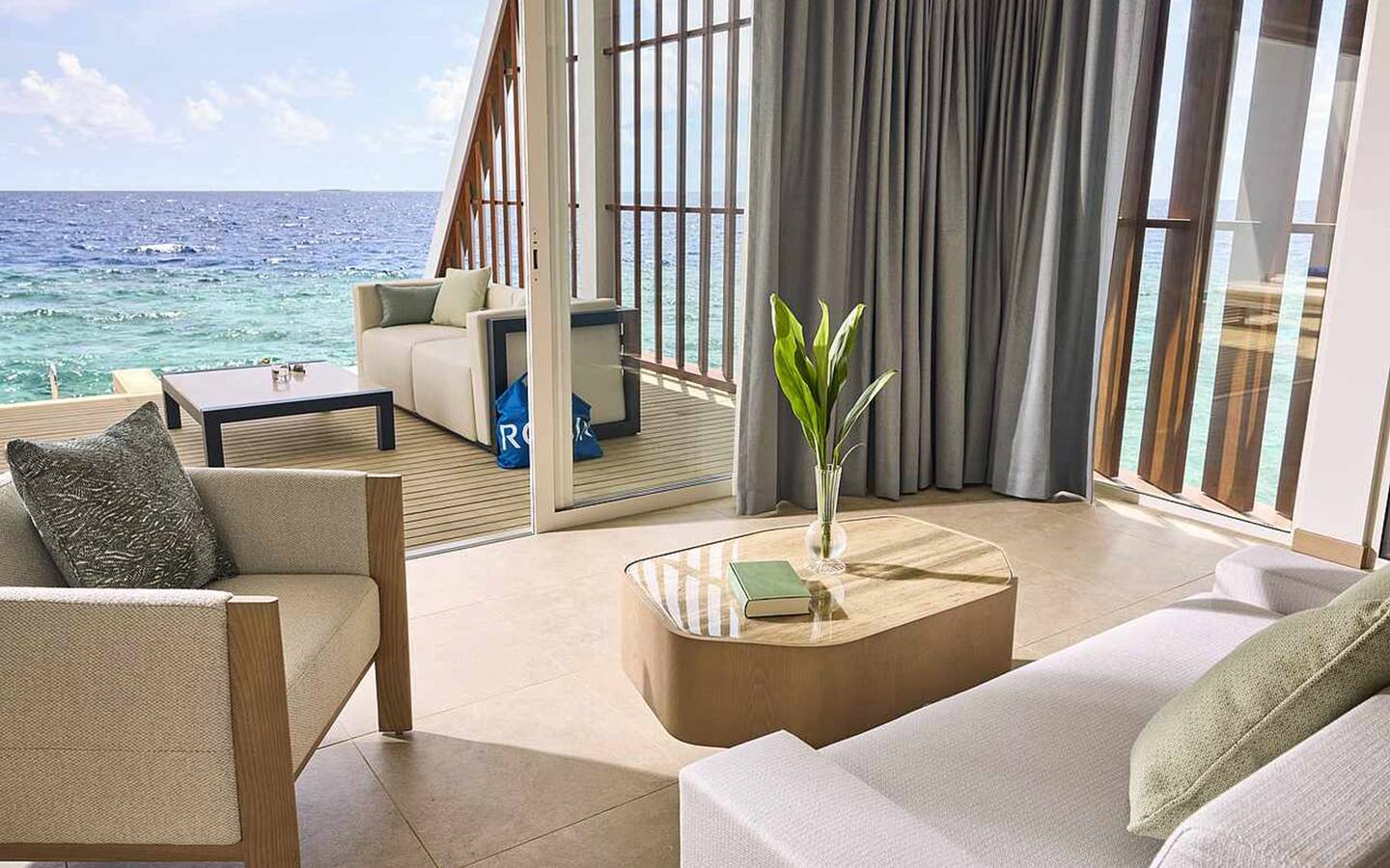 Funamadua_One_Bedroom_Water_Villa_Pool_Terrasse