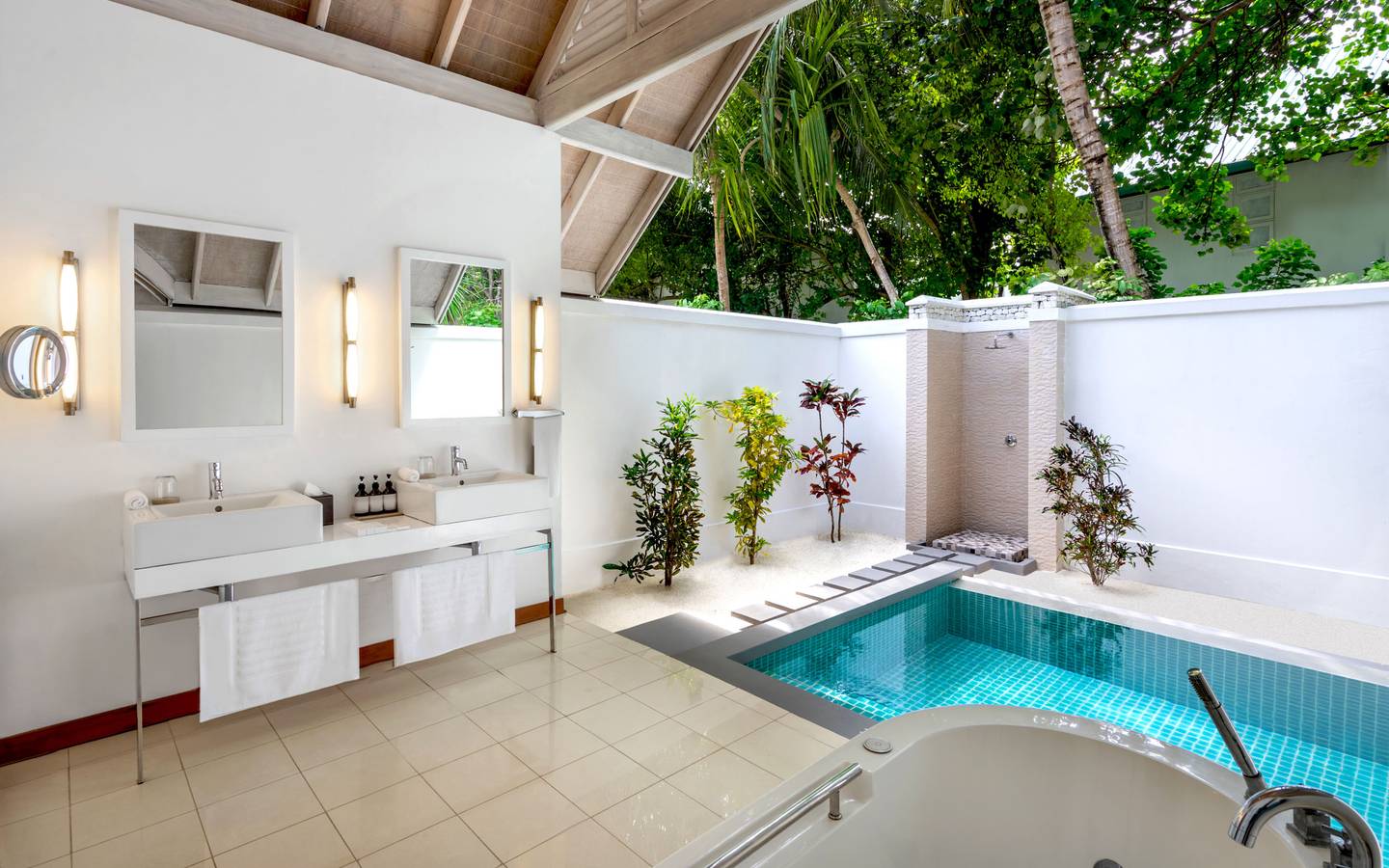 NH_Maldives_Kuda_Rah_Resort_Beach_Villa_with_Private_Pool_Bathroom