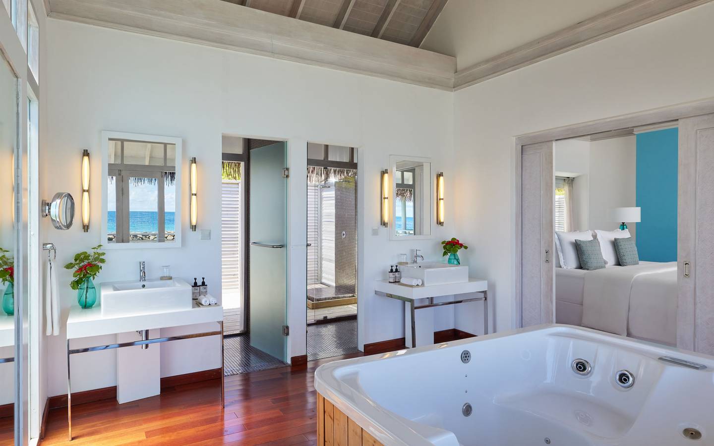 NH_Maldives_Kuda_Rah_Resort_Over_Water_Suite_with_Private_Pool_Bathroom(1)