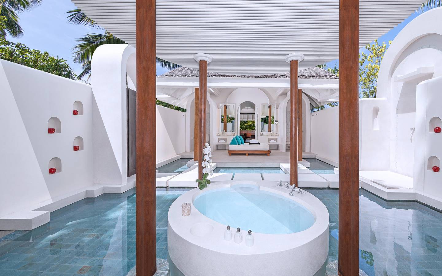 Anantara Kihavah Beach Pool Villas  Bathroom Bathtub