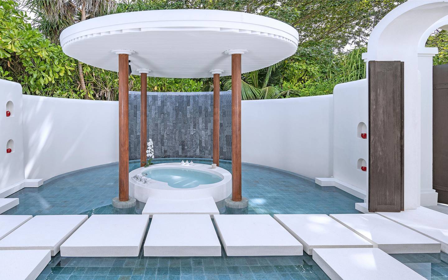 Anantara Kihavah Beach Pool Villas  Bathroom Water  Feature