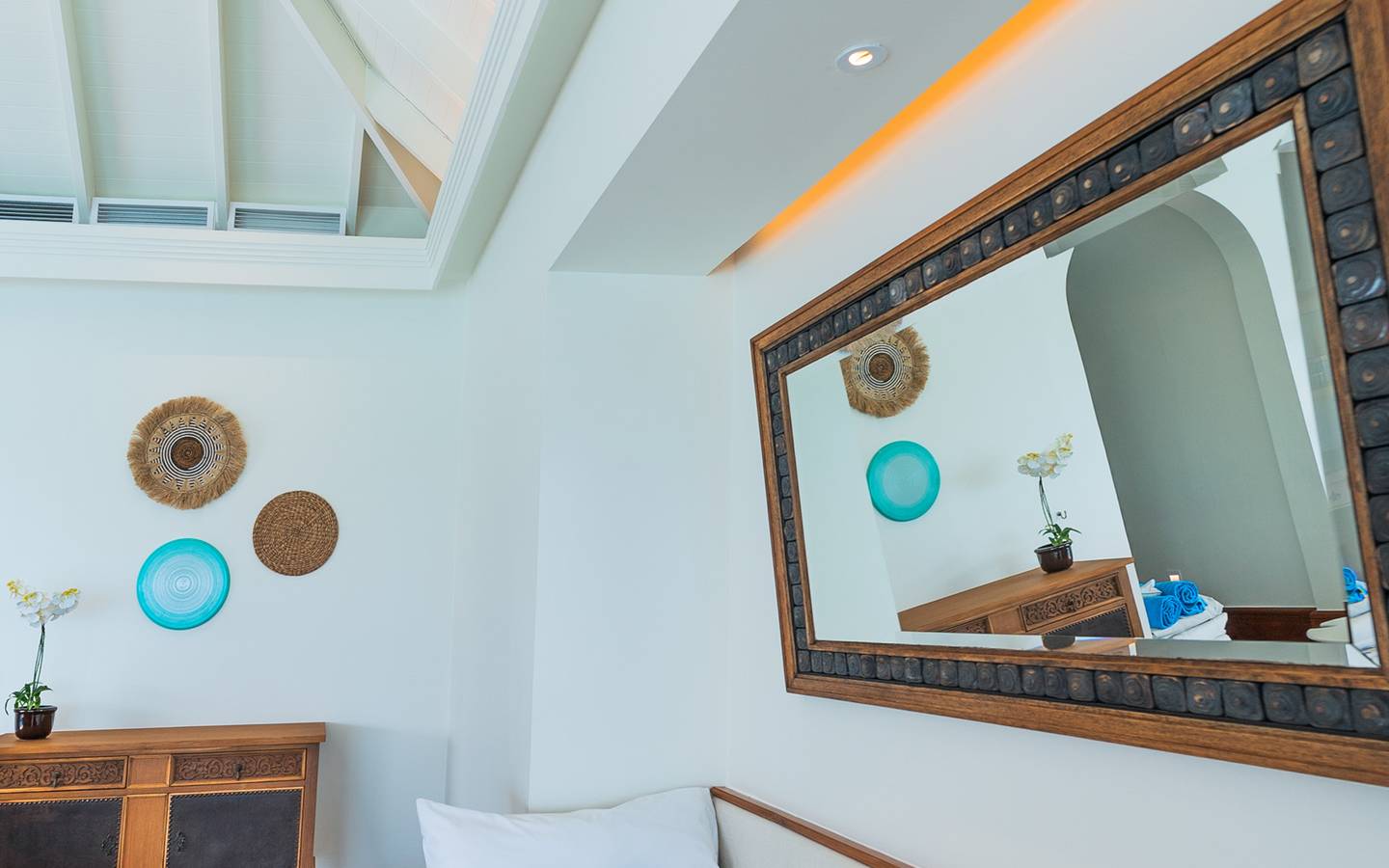 Anantara Kihavah - One Bedroom Over Water Pool Villa Kids Extra Bed